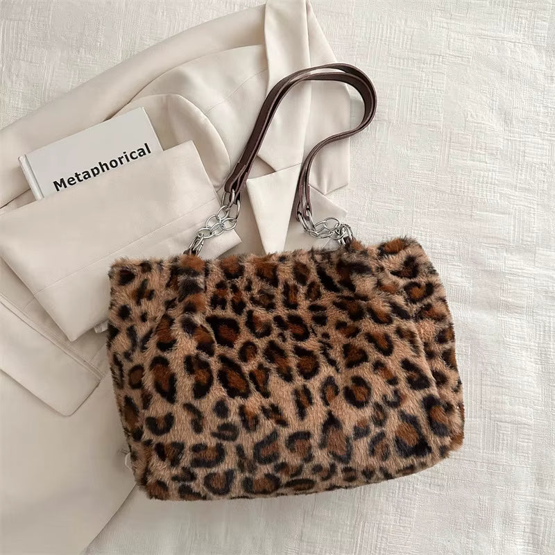 Leopardmönstrad handväska – brun väska med kedjedetalj