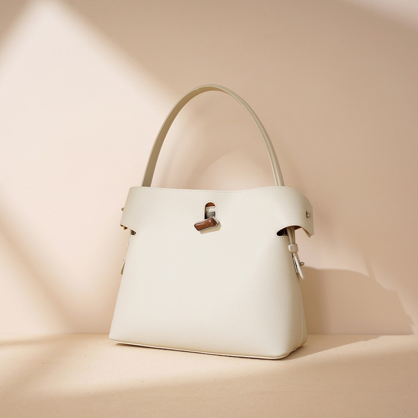 Lyxig toteväska för dam – elegant och rymlig handväska