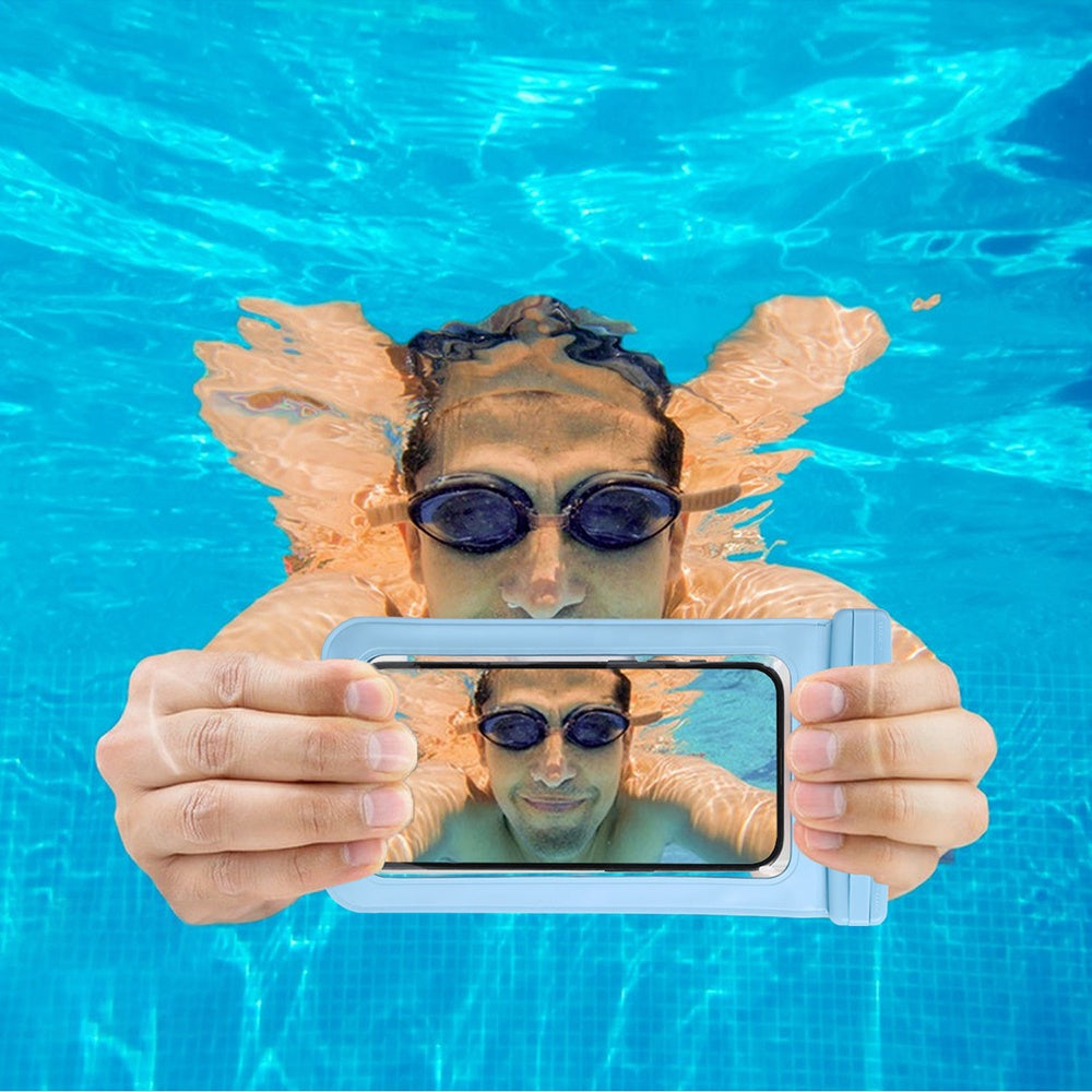 Mobil används under vatten med vattentät mobilväska