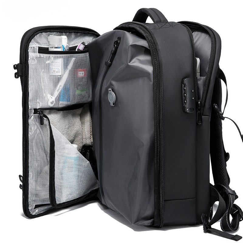 Vakuumryggsäck öppen – visar kompressionsfack för kläder och effektiv packning