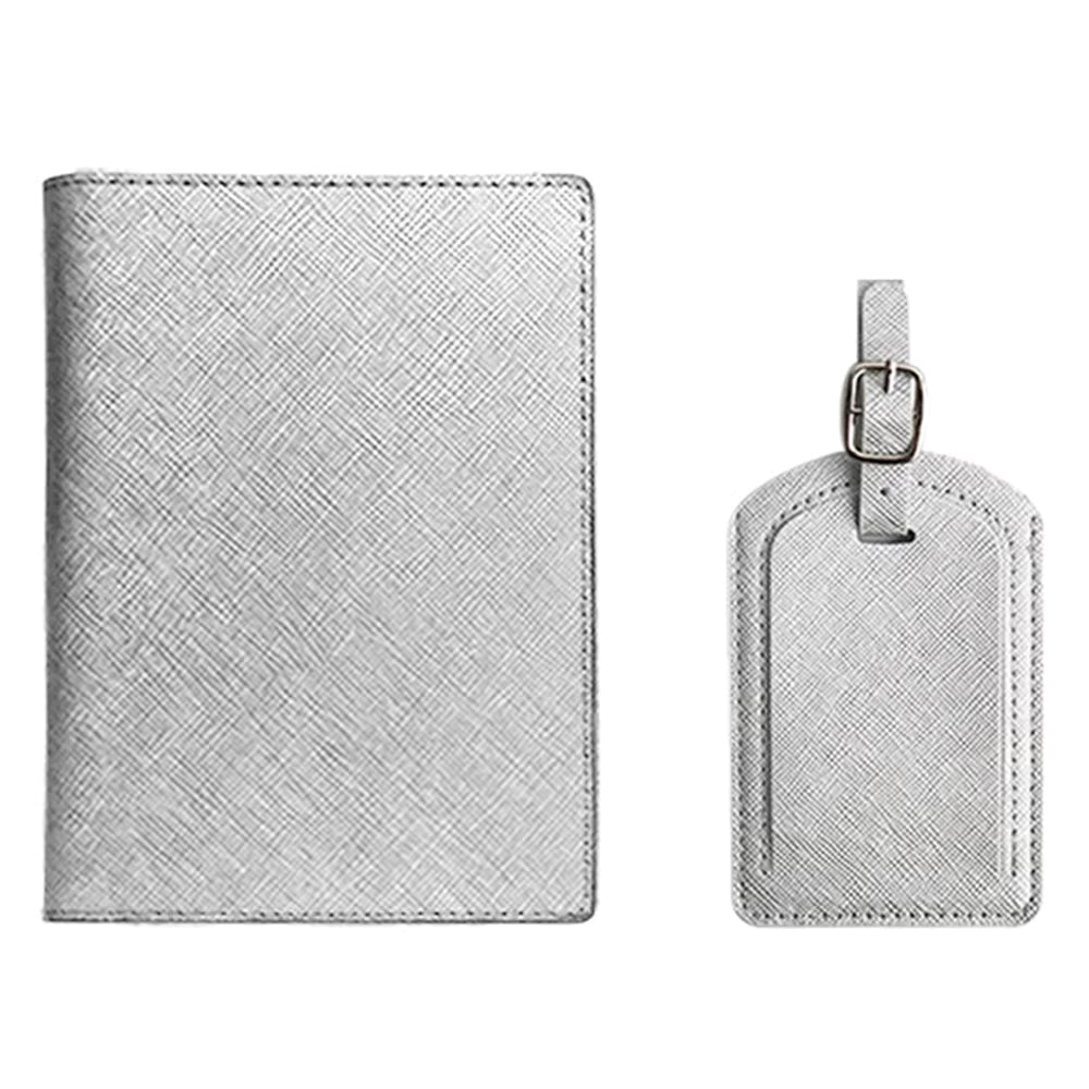 Silverfärgat passfodral med kortfack och skyddande insida
