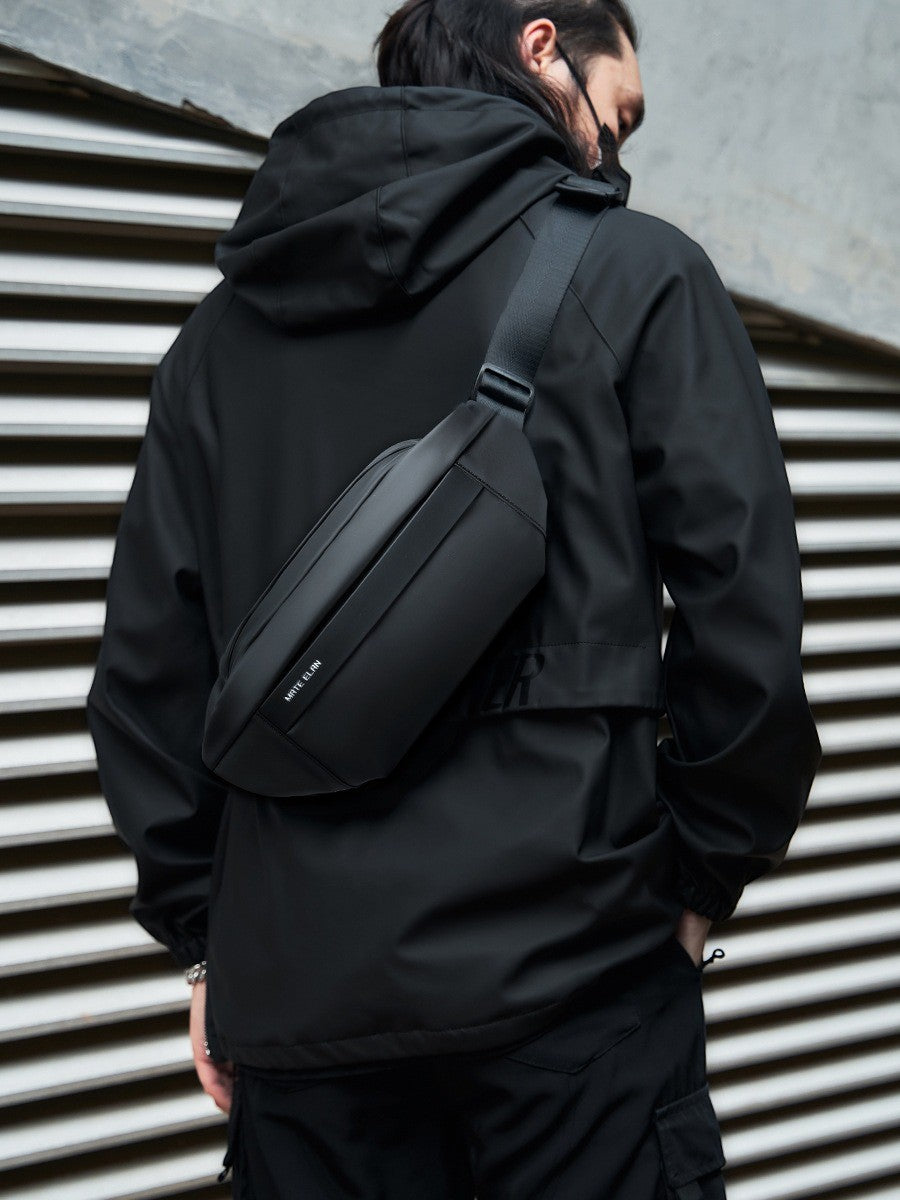 Herr crossbody bag i svart – vattentät midjeväska i modern design