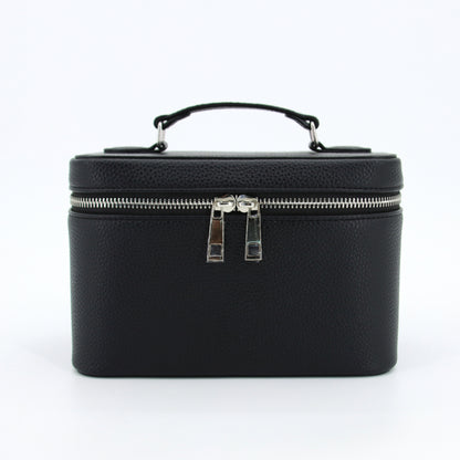 Svart necessär i läderlook – rymlig sminkväska och toalettväska för resa och vardag