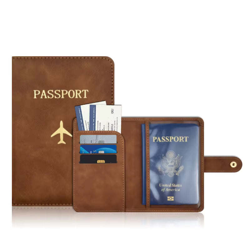 Brunt passfodral i läderlook med RFID-skydd