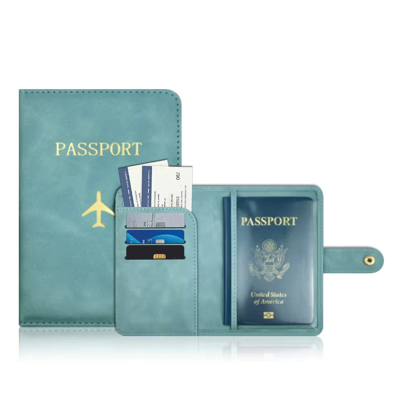 Passfodral i ljusblå färg med kortfack och sedelfack