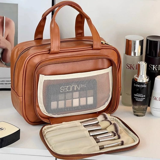 Brun sminkväska med borsthållare – rymlig necessär med fack för smink och borstar